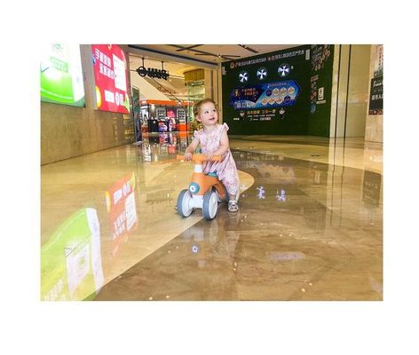 Plastic 4-wheel children's balance bike with music light bubble device max loading 30kg