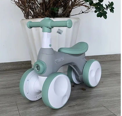 Hot Music Bubble Devices and Plastic Wheels Car for Kids Max Loading 30kg Self Scooter