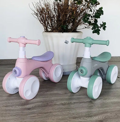 Hot Music Bubble Devices and Plastic Wheels Car for Kids Max Loading 30kg Self Scooter